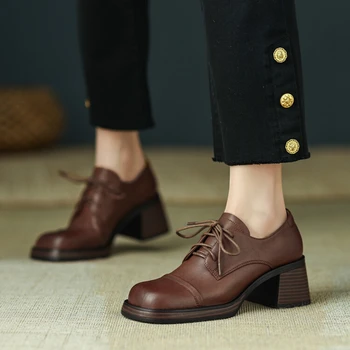 2023 Г. Весенне-осенняя женская обувь из спилка, женская обувь на платформе, с квадратным носком, на не сужающемся книзу массивном каблуке, женские туфли-лодочки на высоком каблуке Изображение