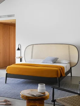 Кровать из скандинавской лозы, плетеная из цельного дерева в отеле с проживанием в семье, 1,51,8 м, Домашние Мастер-кровати, Современные простые двуспальные кровати Изображение
